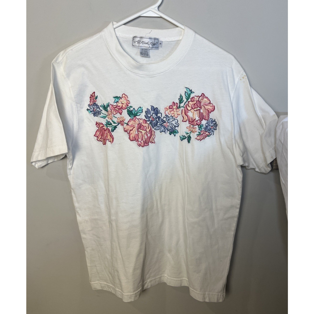 All Week Long VTG Embroidered Floral White‎ T-Shirt Women’s Medium 100% Cotton